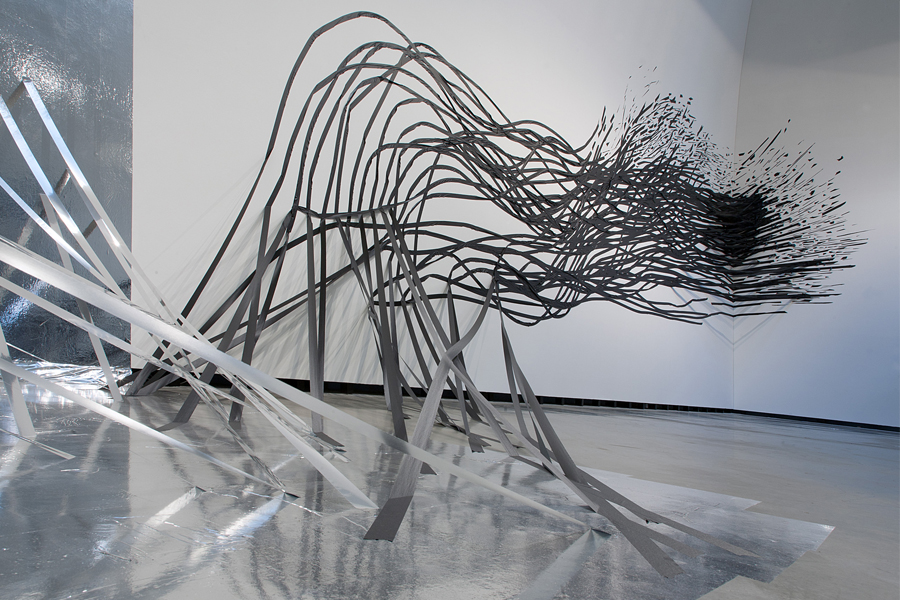 Installation von Monika Grzymala in der Marta-Ausstellung Der fremde Raum